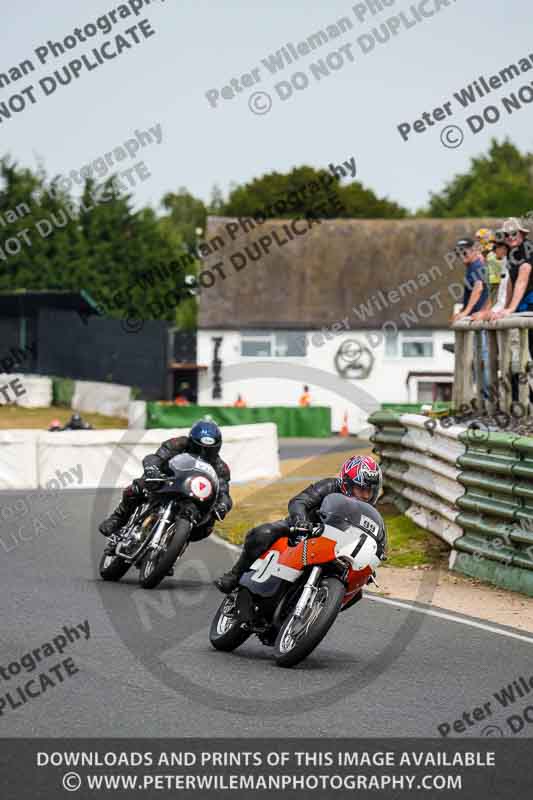Vintage motorcycle club;eventdigitalimages;mallory park;mallory park trackday photographs;no limits trackdays;peter wileman photography;trackday digital images;trackday photos;vmcc festival 1000 bikes photographs